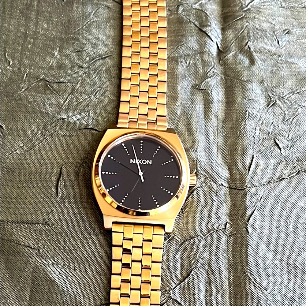 Nixon watch man are woman - Picture 4 of 8